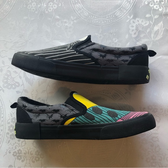 Disney Slip-On Canvas Shoes Men’s Size 8.5 Burton’s The Night Before Christmas - Picture 4 of 16